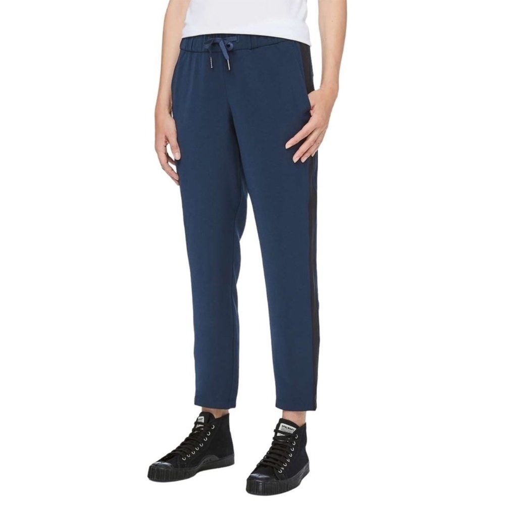Lululemon | Women’s On The Fly Woven Track Stripe Pants Size 6